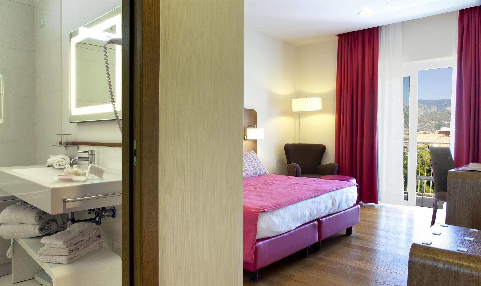 Hotel Plaza سورينتو المظهر الخارجي الصورة