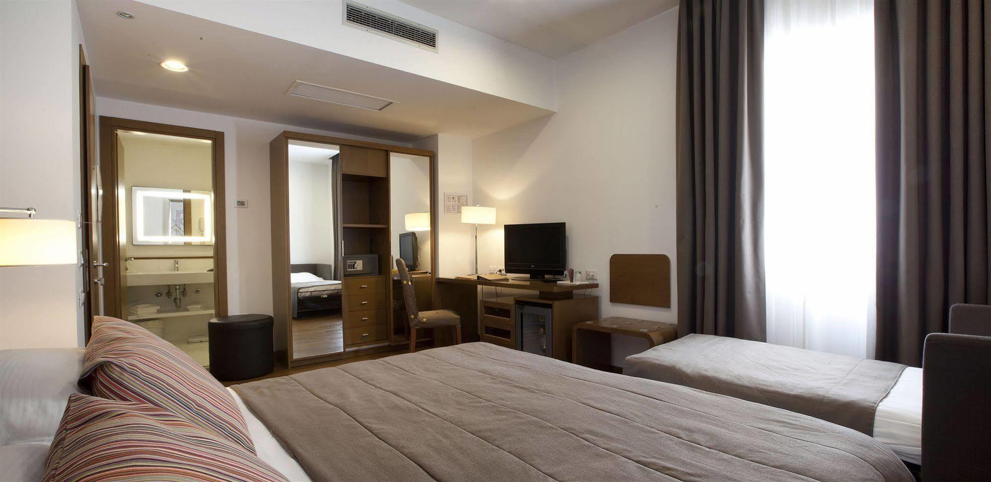 Hotel Plaza سورينتو المظهر الخارجي الصورة