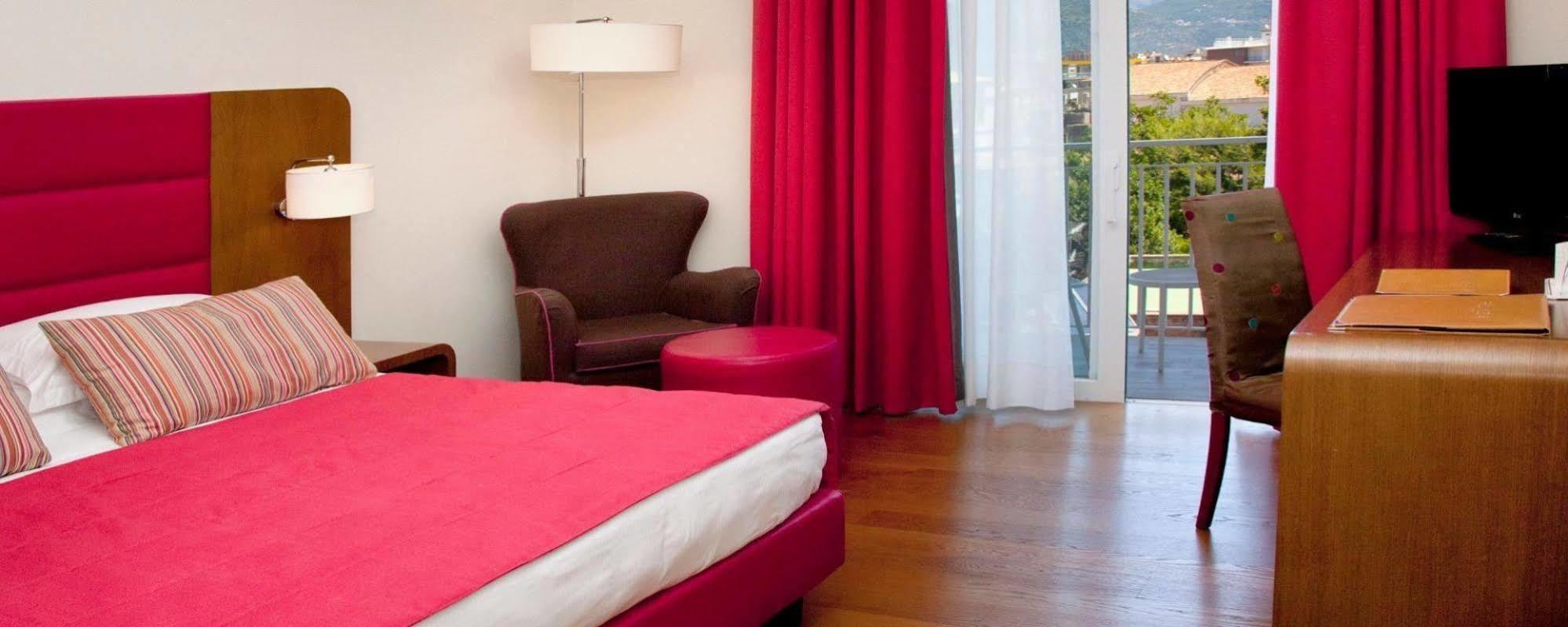 Hotel Plaza سورينتو المظهر الخارجي الصورة
