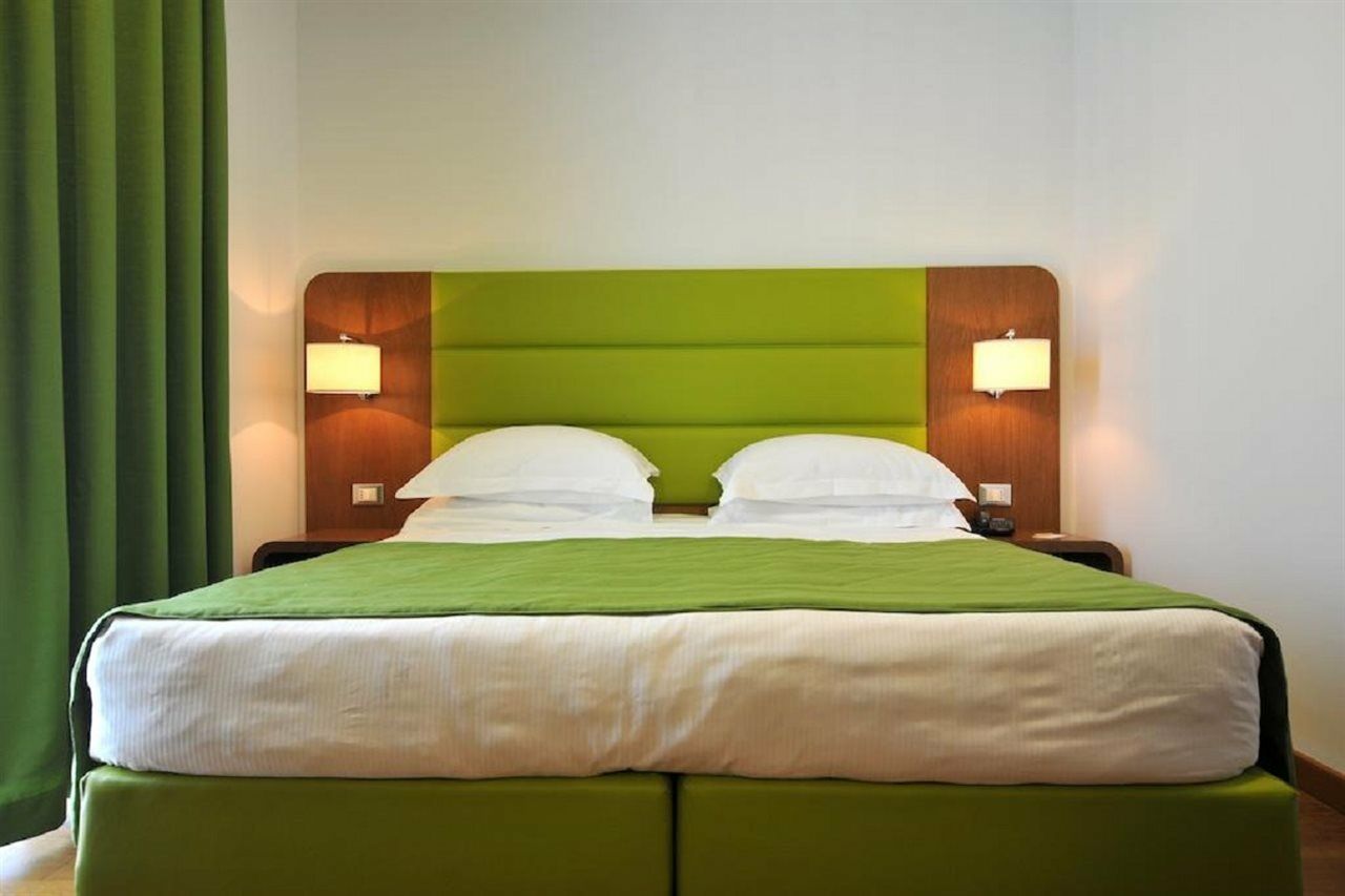 Hotel Plaza سورينتو المظهر الخارجي الصورة